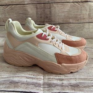 Kendall & Kylie Smeakers